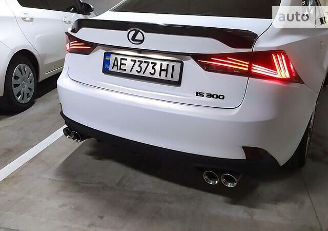 Серый Лексус ИС, объемом двигателя 2 л и пробегом 57 тыс. км за 21500 $, фото 1 на Automoto.ua