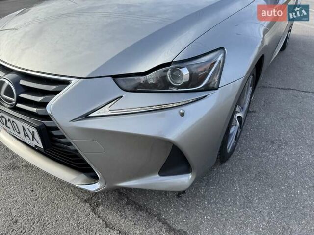 Серый Лексус ИС, объемом двигателя 2 л и пробегом 165 тыс. км за 21500 $, фото 5 на Automoto.ua