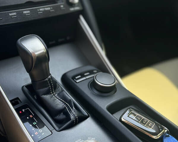 Серый Лексус ИС, объемом двигателя 2 л и пробегом 110 тыс. км за 18900 $, фото 12 на Automoto.ua