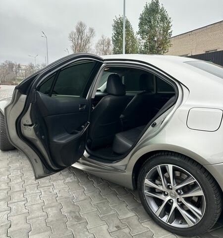 Серый Лексус ИС, объемом двигателя 2 л и пробегом 165 тыс. км за 23000 $, фото 4 на Automoto.ua