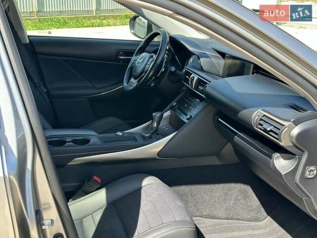 Сірий Лексус ІС, об'ємом двигуна 2 л та пробігом 98 тис. км за 21200 $, фото 6 на Automoto.ua