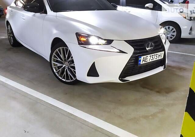 Серый Лексус ИС, объемом двигателя 2 л и пробегом 57 тыс. км за 21500 $, фото 9 на Automoto.ua