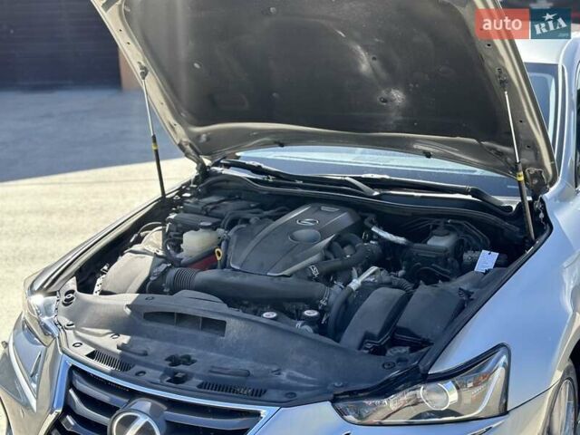 Сірий Лексус ІС, об'ємом двигуна 2 л та пробігом 98 тис. км за 21200 $, фото 1 на Automoto.ua