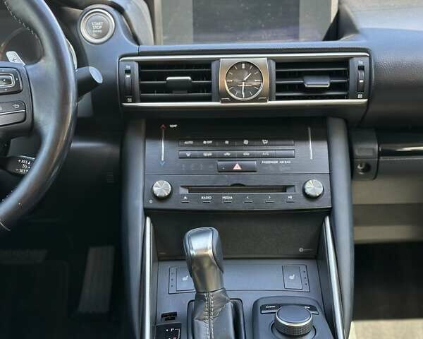 Серый Лексус ИС, объемом двигателя 2 л и пробегом 98 тыс. км за 21200 $, фото 9 на Automoto.ua