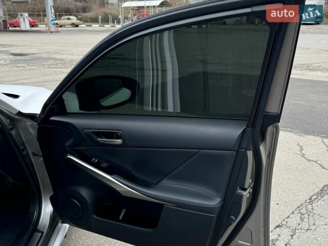 Серый Лексус ИС, объемом двигателя 2 л и пробегом 61 тыс. км за 22000 $, фото 17 на Automoto.ua