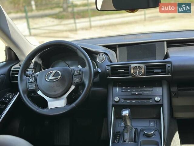 Сірий Лексус ІС, об'ємом двигуна 2 л та пробігом 98 тис. км за 21200 $, фото 10 на Automoto.ua