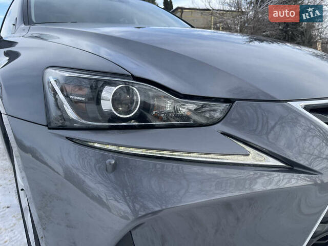 Серый Лексус ИС, объемом двигателя 2.5 л и пробегом 165 тыс. км за 19500 $, фото 18 на Automoto.ua