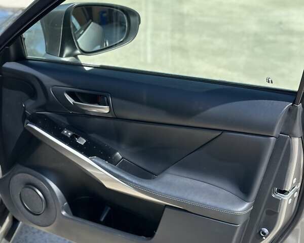 Сірий Лексус ІС, об'ємом двигуна 2 л та пробігом 98 тис. км за 21200 $, фото 7 на Automoto.ua