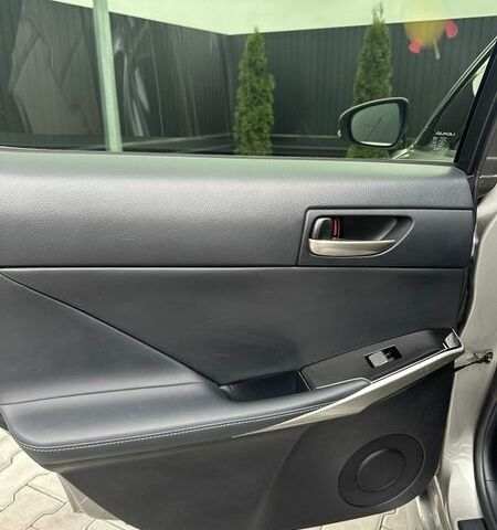 Серый Лексус ИС, объемом двигателя 2 л и пробегом 165 тыс. км за 23000 $, фото 7 на Automoto.ua