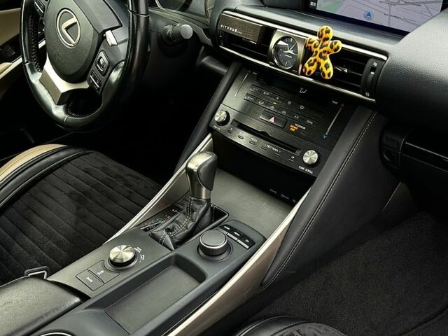 Сірий Лексус ІС, об'ємом двигуна 2 л та пробігом 110 тис. км за 20500 $, фото 2 на Automoto.ua