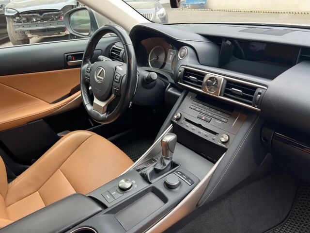 Серый Лексус ИС, объемом двигателя 2 л и пробегом 55 тыс. км за 26990 $, фото 5 на Automoto.ua