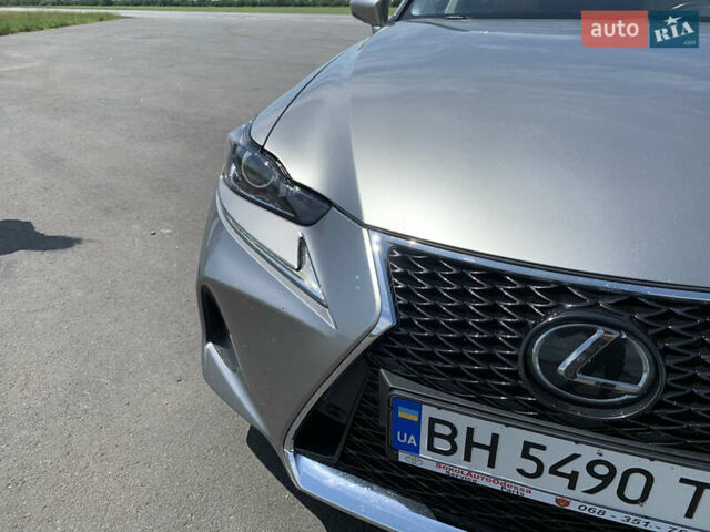 Серый Лексус ИС, объемом двигателя 2 л и пробегом 55 тыс. км за 25000 $, фото 2 на Automoto.ua