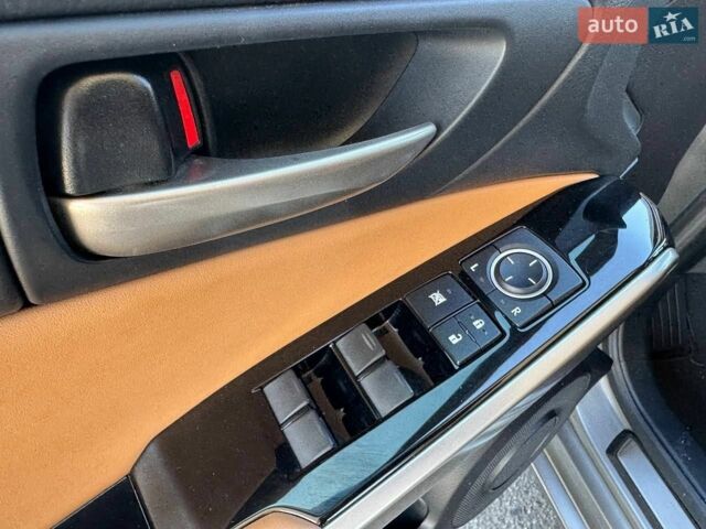 Сірий Лексус ІС, об'ємом двигуна 2 л та пробігом 60 тис. км за 21500 $, фото 16 на Automoto.ua