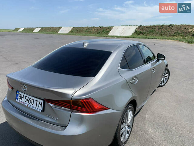 Серый Лексус ИС, объемом двигателя 2 л и пробегом 55 тыс. км за 25000 $, фото 5 на Automoto.ua