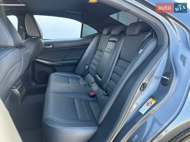 Серый Лексус ИС, объемом двигателя 2 л и пробегом 63 тыс. км за 22990 $, фото 9 на Automoto.ua