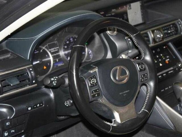 Серый Лексус ИС, объемом двигателя 2 л и пробегом 124 тыс. км за 15400 $, фото 5 на Automoto.ua