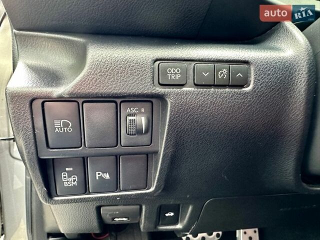 Сірий Лексус ІС, об'ємом двигуна 2 л та пробігом 78 тис. км за 22900 $, фото 11 на Automoto.ua