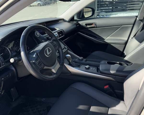 Серый Лексус ИС, объемом двигателя 2 л и пробегом 38 тыс. км за 23000 $, фото 7 на Automoto.ua