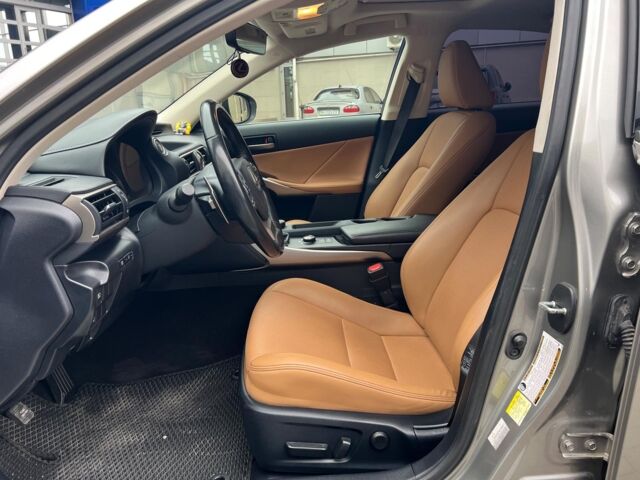 Серый Лексус ИС, объемом двигателя 2 л и пробегом 55 тыс. км за 26990 $, фото 3 на Automoto.ua