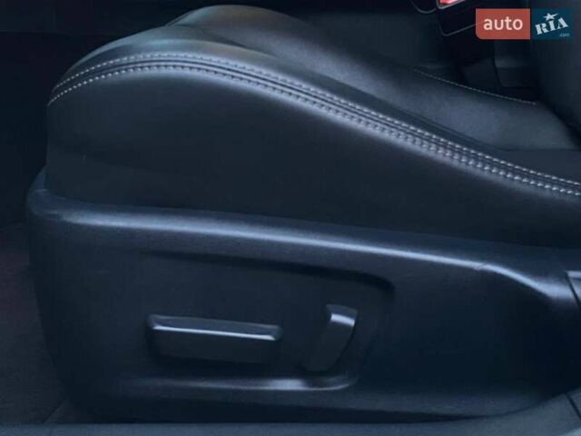 Сірий Лексус ІС, об'ємом двигуна 2 л та пробігом 55 тис. км за 36999 $, фото 14 на Automoto.ua