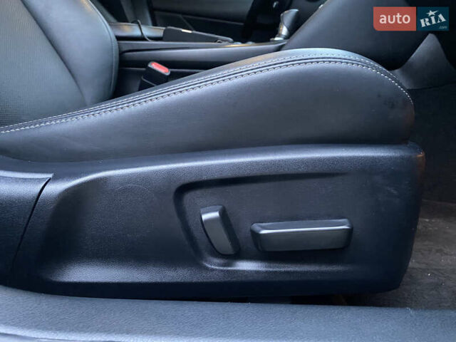 Сірий Лексус ІС, об'ємом двигуна 2 л та пробігом 55 тис. км за 36999 $, фото 26 на Automoto.ua