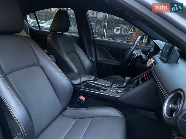 Сірий Лексус ІС, об'ємом двигуна 2 л та пробігом 55 тис. км за 36999 $, фото 27 на Automoto.ua