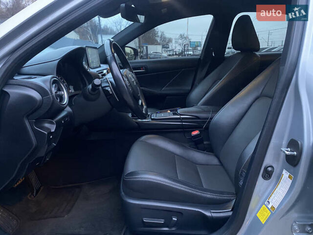 Сірий Лексус ІС, об'ємом двигуна 2 л та пробігом 55 тис. км за 36999 $, фото 15 на Automoto.ua