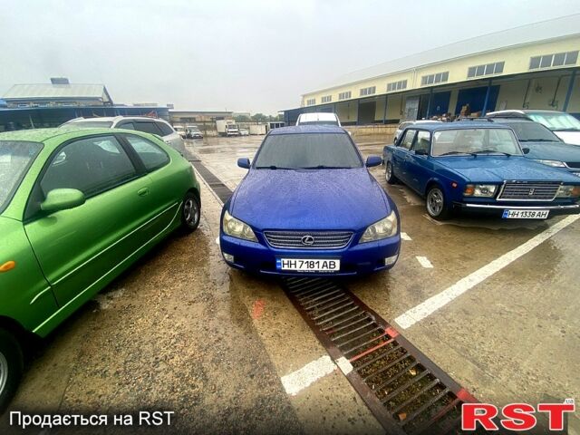 Синій Лексус ІС, об'ємом двигуна 2 л та пробігом 300 тис. км за 6500 $, фото 1 на Automoto.ua