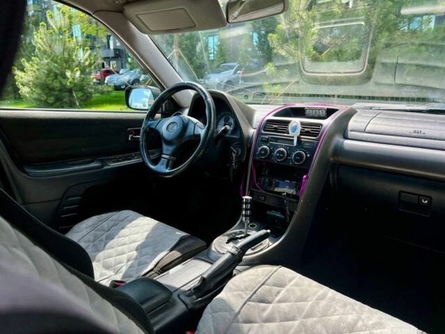 Синий Лексус ИС, объемом двигателя 2 л и пробегом 310 тыс. км за 4999 $, фото 6 на Automoto.ua