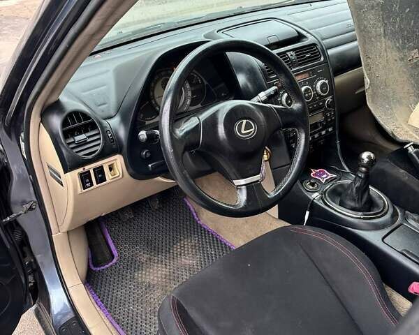 Синій Лексус ІС, об'ємом двигуна 1.99 л та пробігом 203 тис. км за 3200 $, фото 5 на Automoto.ua