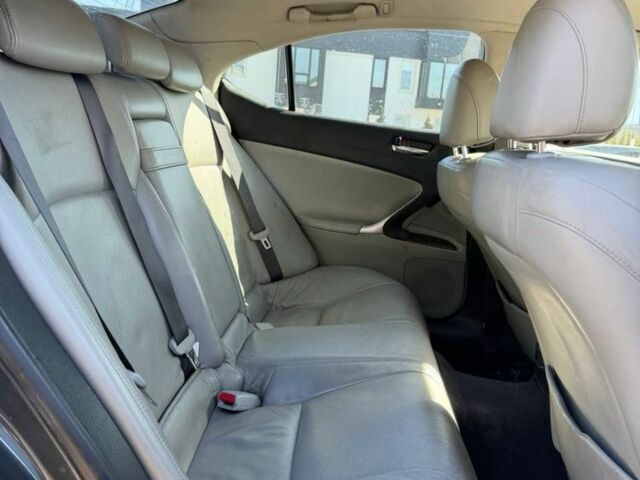 Синий Лексус ИС, объемом двигателя 2.2 л и пробегом 320 тыс. км за 3550 $, фото 5 на Automoto.ua