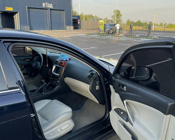 Синий Лексус ИС, объемом двигателя 2.23 л и пробегом 300 тыс. км за 7200 $, фото 5 на Automoto.ua