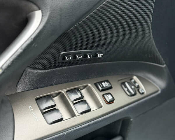 Синій Лексус ІС, об'ємом двигуна 2.23 л та пробігом 249 тис. км за 8499 $, фото 15 на Automoto.ua