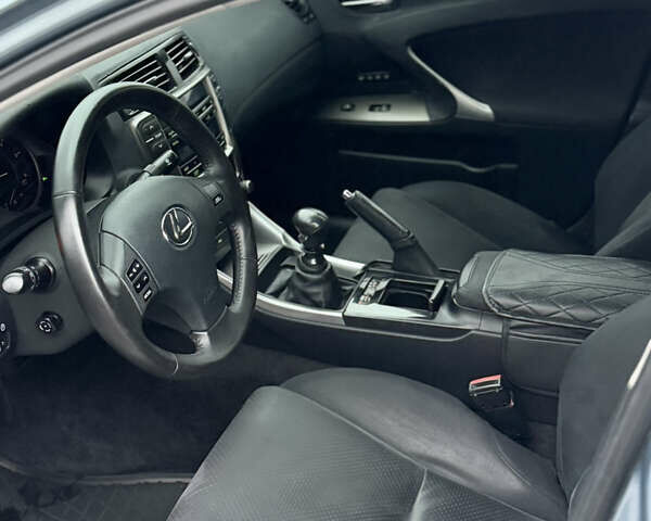 Синій Лексус ІС, об'ємом двигуна 2.23 л та пробігом 249 тис. км за 8499 $, фото 14 на Automoto.ua