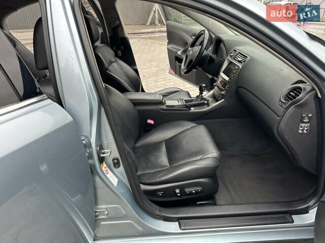 Синій Лексус ІС, об'ємом двигуна 2.2 л та пробігом 370 тис. км за 6499 $, фото 73 на Automoto.ua
