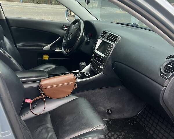 Синій Лексус ІС, об'ємом двигуна 3 л та пробігом 228 тис. км за 7500 $, фото 9 на Automoto.ua