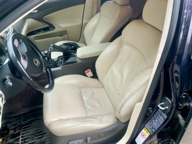 Синий Лексус ИС, объемом двигателя 2.2 л и пробегом 324 тыс. км за 9200 $, фото 6 на Automoto.ua