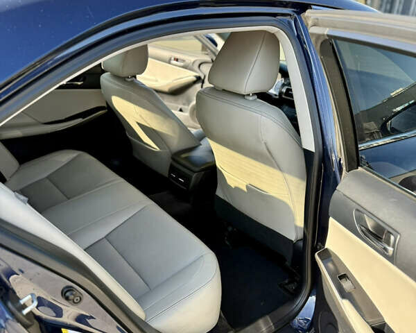 Синій Лексус ІС, об'ємом двигуна 2.5 л та пробігом 187 тис. км за 16500 $, фото 17 на Automoto.ua