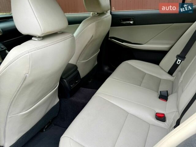 Синий Лексус ИС, объемом двигателя 2.5 л и пробегом 188 тыс. км за 15500 $, фото 13 на Automoto.ua