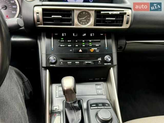 Синий Лексус ИС, объемом двигателя 2.5 л и пробегом 188 тыс. км за 15500 $, фото 18 на Automoto.ua