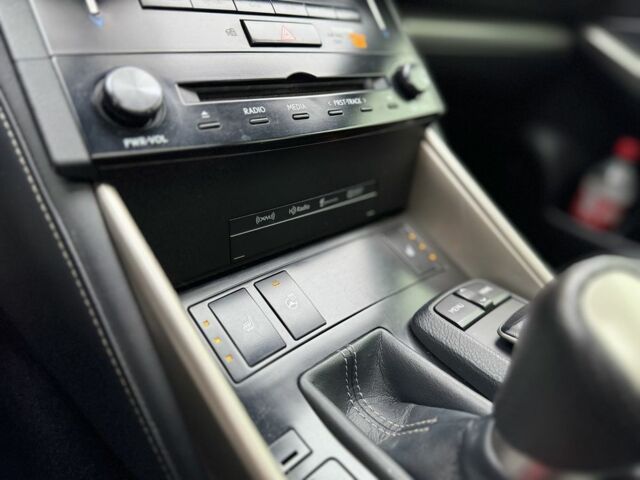 Синій Лексус ІС, об'ємом двигуна 2.5 л та пробігом 141 тис. км за 19000 $, фото 23 на Automoto.ua