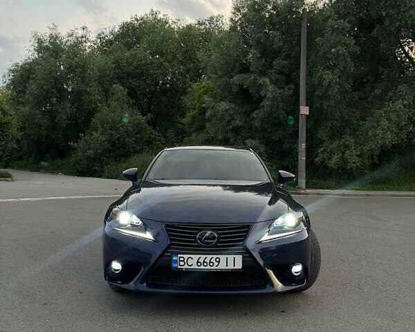 Синий Лексус ИС, объемом двигателя 2 л и пробегом 170 тыс. км за 16700 $, фото 5 на Automoto.ua