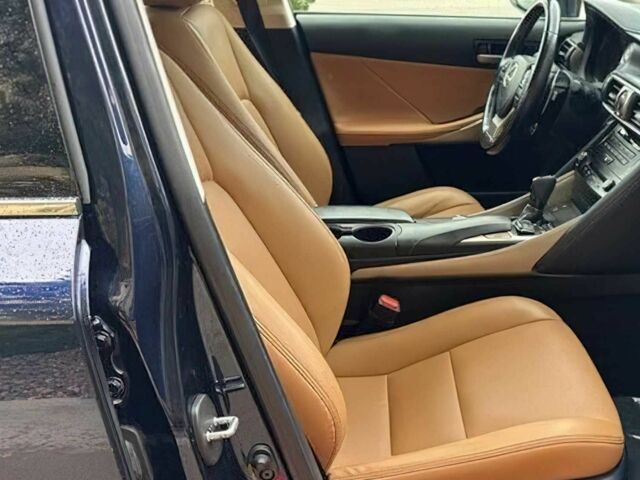 Синий Лексус ИС, объемом двигателя 3.5 л и пробегом 79 тыс. км за 13200 $, фото 8 на Automoto.ua