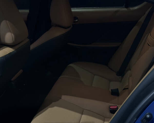 Синій Лексус ІС, об'ємом двигуна 2 л та пробігом 40 тис. км за 37500 $, фото 9 на Automoto.ua