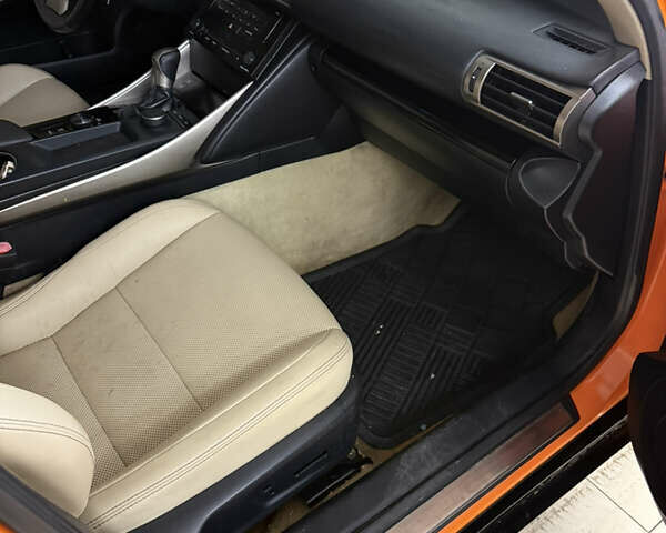 Оранжевый Лексус ИС, объемом двигателя 2.5 л и пробегом 220 тыс. км за 13500 $, фото 5 на Automoto.ua