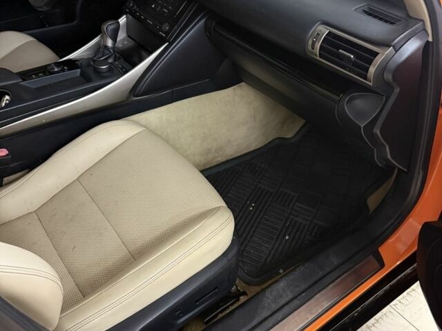 Помаранчевий Лексус ІС, об'ємом двигуна 2.5 л та пробігом 220 тис. км за 12900 $, фото 6 на Automoto.ua