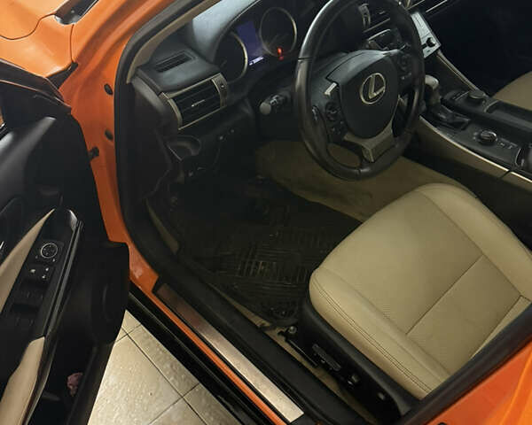 Оранжевый Лексус ИС, объемом двигателя 2.5 л и пробегом 220 тыс. км за 13500 $, фото 6 на Automoto.ua