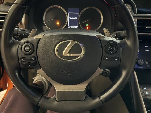 Помаранчевий Лексус ІС, об'ємом двигуна 2.5 л та пробігом 220 тис. км за 12900 $, фото 7 на Automoto.ua