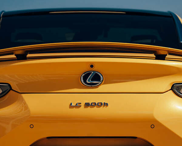 Желтый Лексус ЛС, объемом двигателя 3.46 л и пробегом 16 тыс. км за 94000 $, фото 5 на Automoto.ua