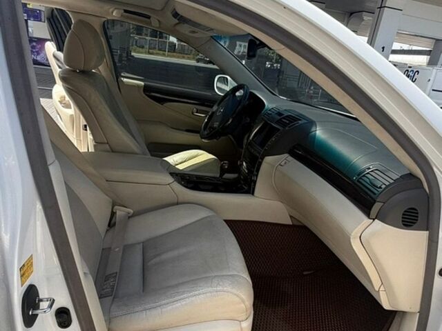 Білий Лексус ЛС, об'ємом двигуна 5 л та пробігом 333 тис. км за 9500 $, фото 17 на Automoto.ua